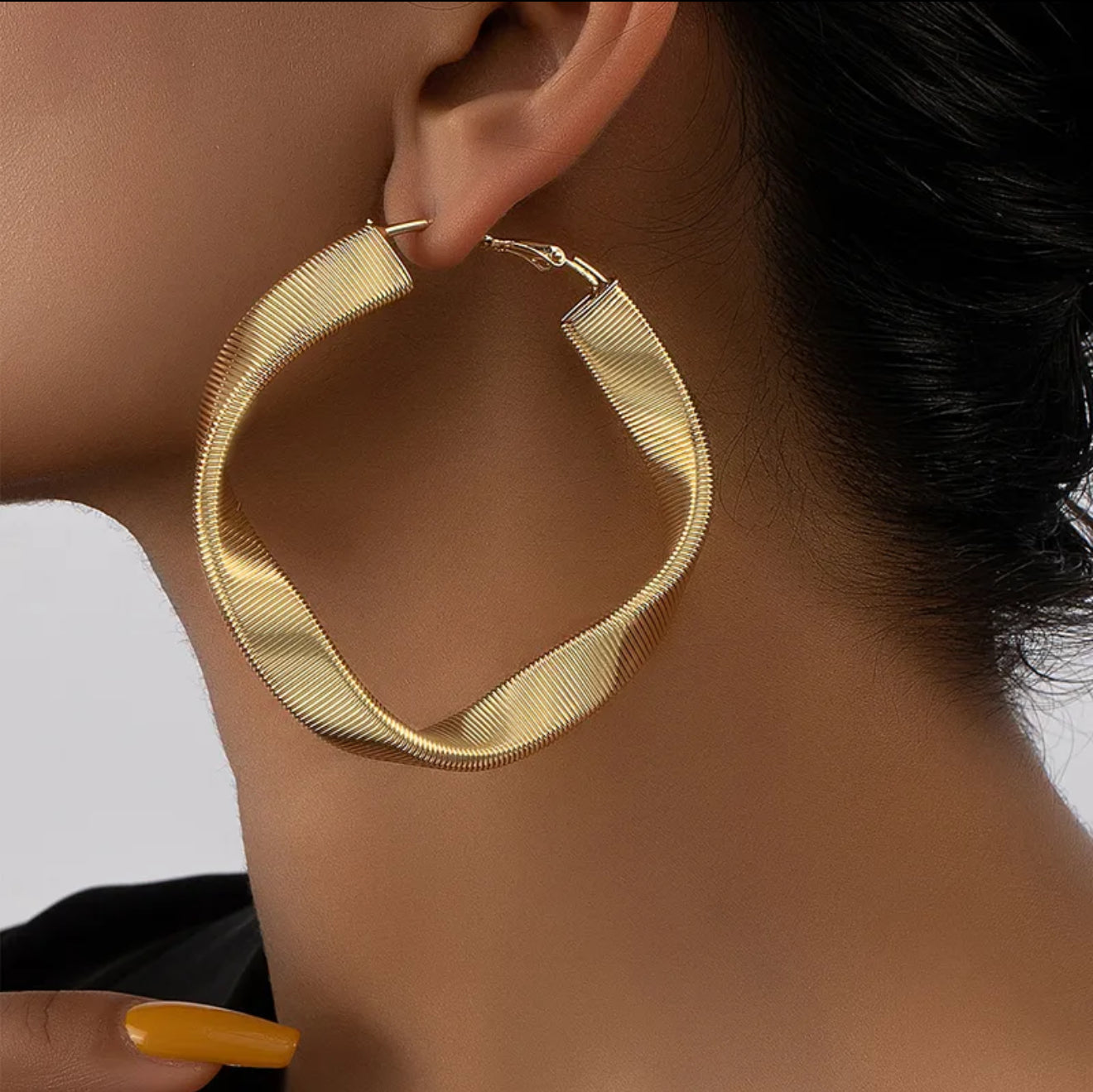 Golden Curve Hoops